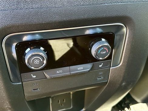 New 2025 Chevrolet Suburban Premier image 27