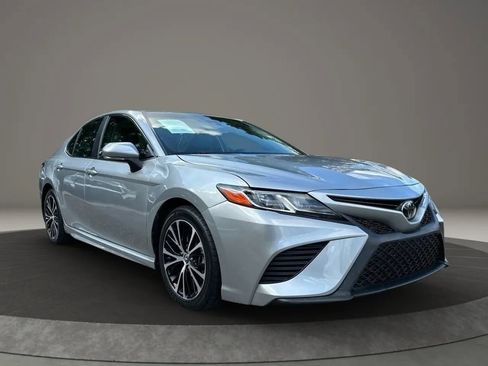 Used 2018 Toyota Camry SE w/ Convenience Package FWD image 3