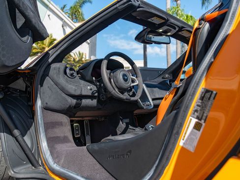 Used 2020 McLaren 600LT image 8