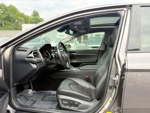 Used 2018 Toyota Camry XSE w/ Driver Assist Package FWD image 5