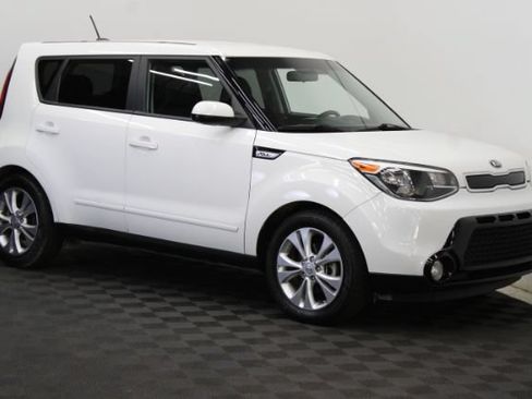 Used 2016 Kia Soul + w/ Audio Package FWD image 1
