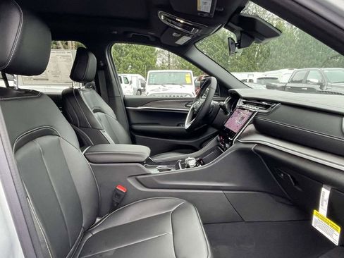 New 2025 Jeep Grand Cherokee L Limited AWD/4WD image 16