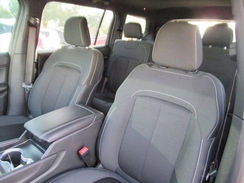 New 2025 Jeep Grand Cherokee L Laredo w/ Luxury Tech Group I image 17