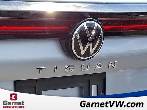 New 2025 Volkswagen Tiguan SE image 10