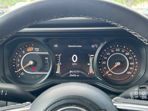 Used 2025 Jeep Wrangler Unlimited Sahara AWD/4WD image 33