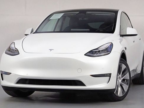 Used 2021 Tesla Model Y Long Range image 3