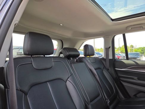 Used 2023 Jeep Grand Cherokee 4WD 4xe image 19