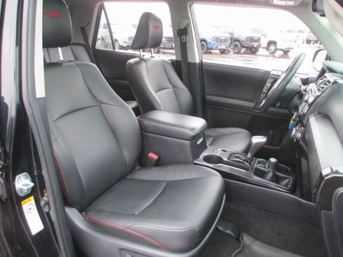 Used 2018 Toyota 4Runner TRD Off-Road Premium image 19