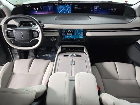 New 2026 Lincoln Navigator Premiere AWD/4WD image 15