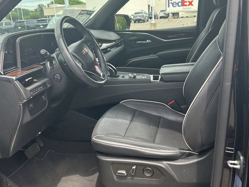 Used 2022 Cadillac Escalade Premium Luxury AWD/4WD image 3