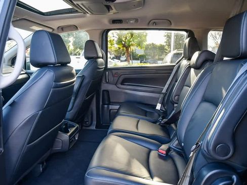 Used 2023 Honda Odyssey Touring image 18