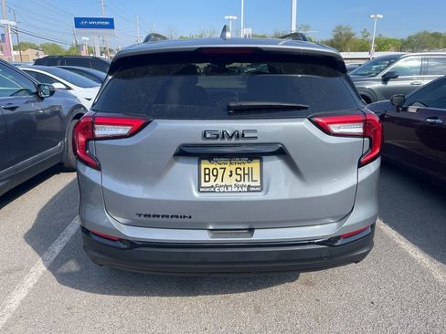 Used 2023 GMC Terrain SLE w/ Driver Convenience Package FWD image 5