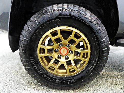Used 2018 Toyota 4Runner SR5 Premium AWD/4WD image 22