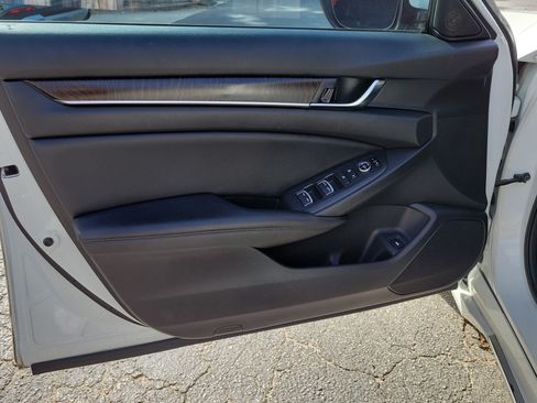 Used 2019 Honda Accord EX image 16