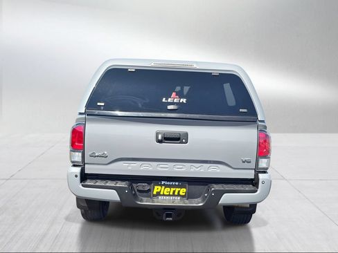 Used 2021 Toyota Tacoma Limited AWD/4WD image 5