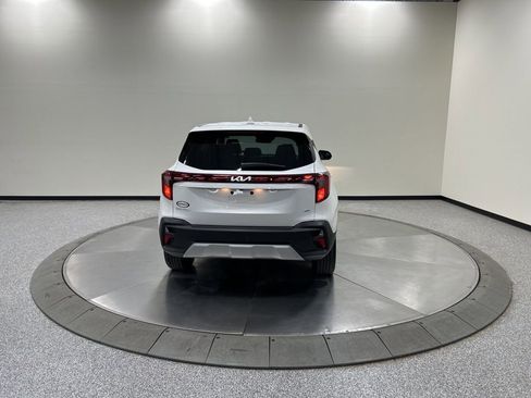 Used 2025 Kia Seltos LX image 7