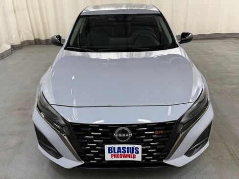 Used 2024 Nissan Altima 2.5 SR w/ SR Premium Package FWD image 6