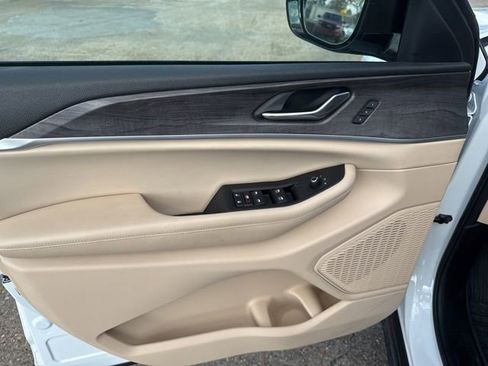 Used 2024 Jeep Grand Cherokee L Limited w/ Luxury Tech Group II image 21