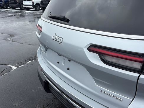 Used 2024 Jeep Grand Cherokee L Limited w/ Luxury Tech Group II image 7