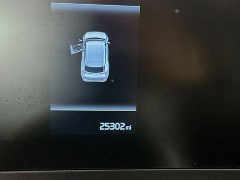 Used 2025 Kia Sportage LX image 19