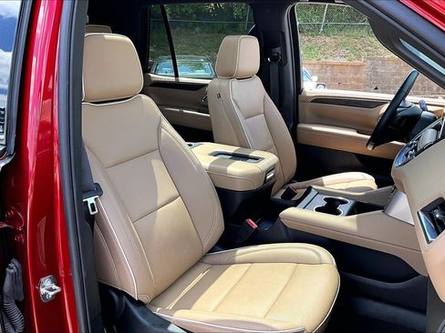 Used 2024 Chevrolet Tahoe Premier AWD/4WD image 7