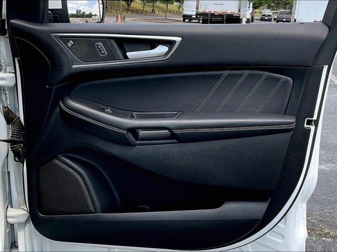 Used 2022 Ford Edge ST image 24