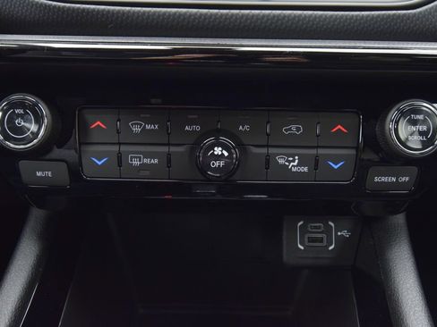 New 2026 Jeep Compass Latitude image 21