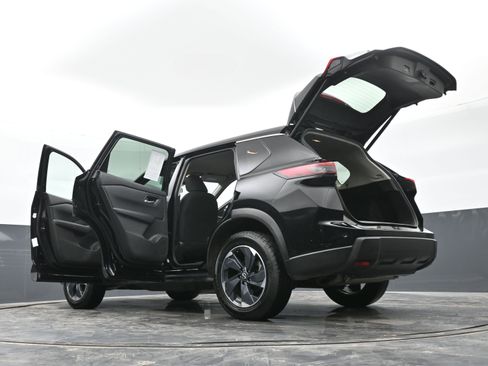 Used 2024 Nissan Rogue SV image 49