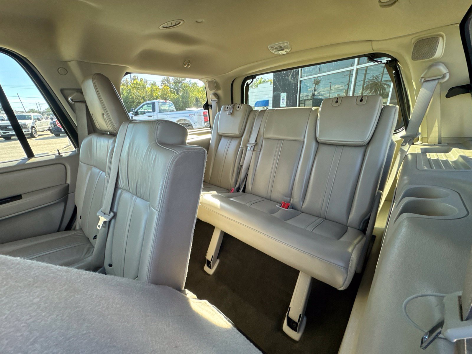 Used 2017 Lincoln Navigator Select RWD image 25