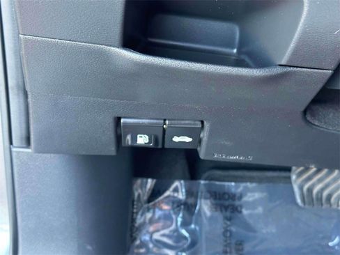 Certified 2024 Nissan Kicks SR image 18