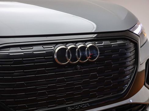 Used 2024 Audi Q4 e-tron Premium image 6
