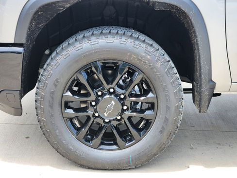New 2026 Chevrolet Silverado 2500 Custom w/ Custom Value Package AWD/4WD image 11