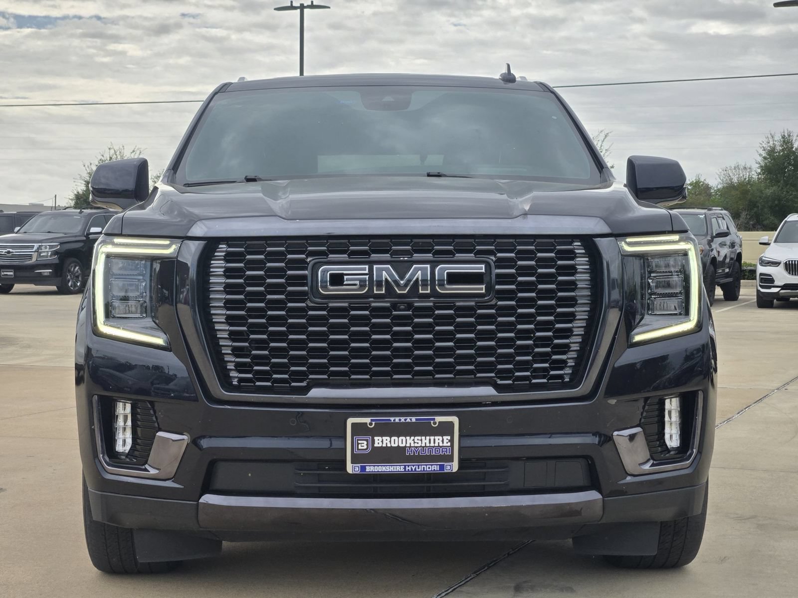 Used 2023 GMC Yukon Denali Ultimate AWD/4WD image 2