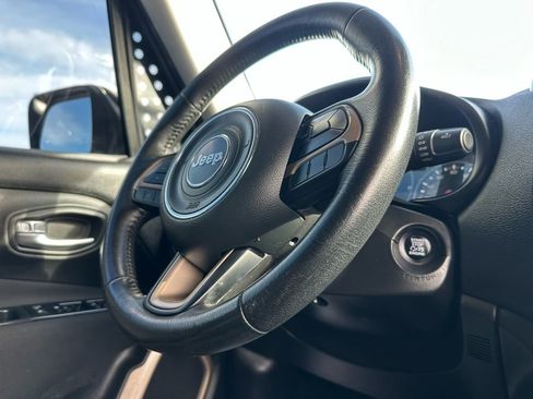 Used 2017 Jeep Renegade Latitude AWD/4WD image 23