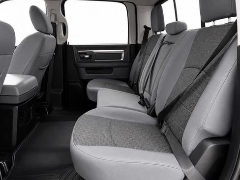 Used 2018 RAM 1500 SLT AWD/4WD image 11
