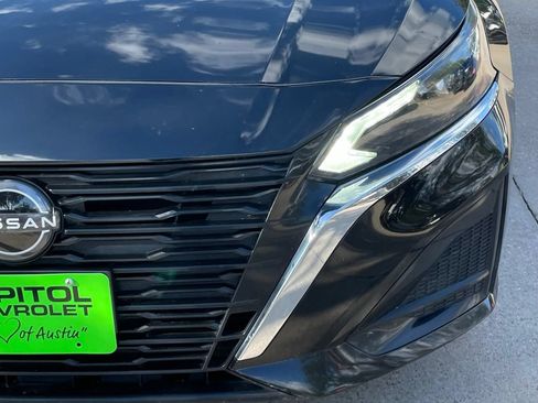 Used 2024 Nissan Altima 2.5 SV FWD image 8