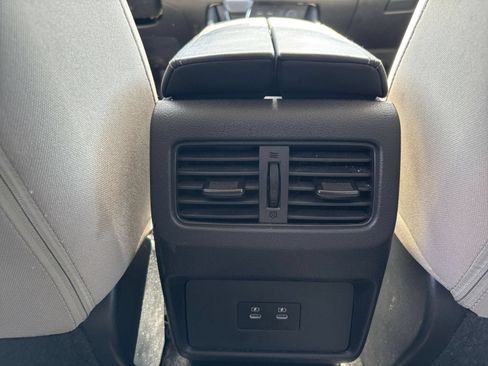 Used 2025 Nissan Rogue SV AWD/4WD image 24