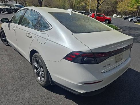 Used 2023 Honda Accord EX image 10