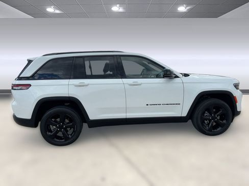 Certified 2022 Jeep Grand Cherokee Altitude image 8