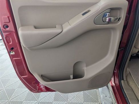 Used 2015 Nissan Frontier SV image 24