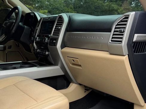 Used 2017 Ford F250 Lariat w/ Lariat Ultimate Package AWD/4WD image 29