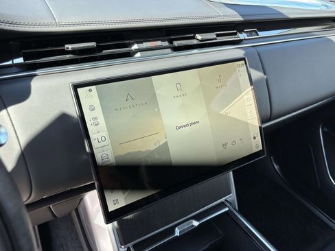 New 2025 Land Rover Range Rover SE AWD/4WD image 16