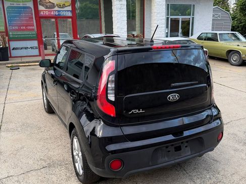 Used 2017 Kia Soul FWD image 4