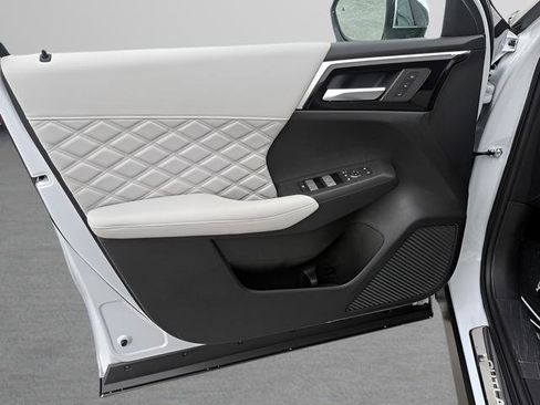 New 2025 Mitsubishi Outlander SEL image 11