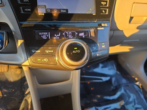 Used 2016 Toyota Prius V Three image 23