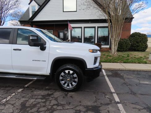 Used 2022 Chevrolet Silverado 2500 Custom w/ Custom Value Package image 12