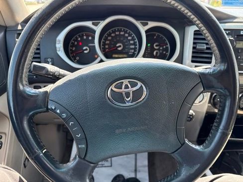 Used 2004 Toyota 4Runner Limited AWD/4WD image 29