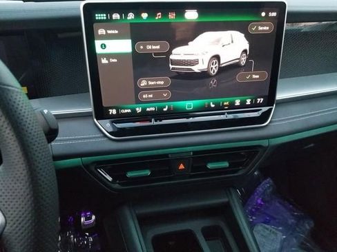 New 2026 Volkswagen Tiguan SE R-Line FWD image 12
