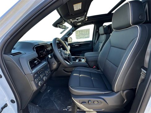 New 2026 Chevrolet Suburban Premier image 9