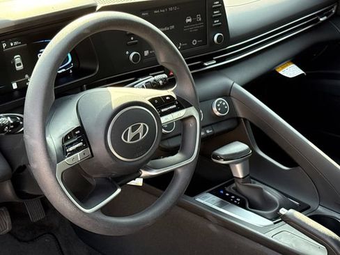Used 2026 Hyundai Elantra SE FWD image 16